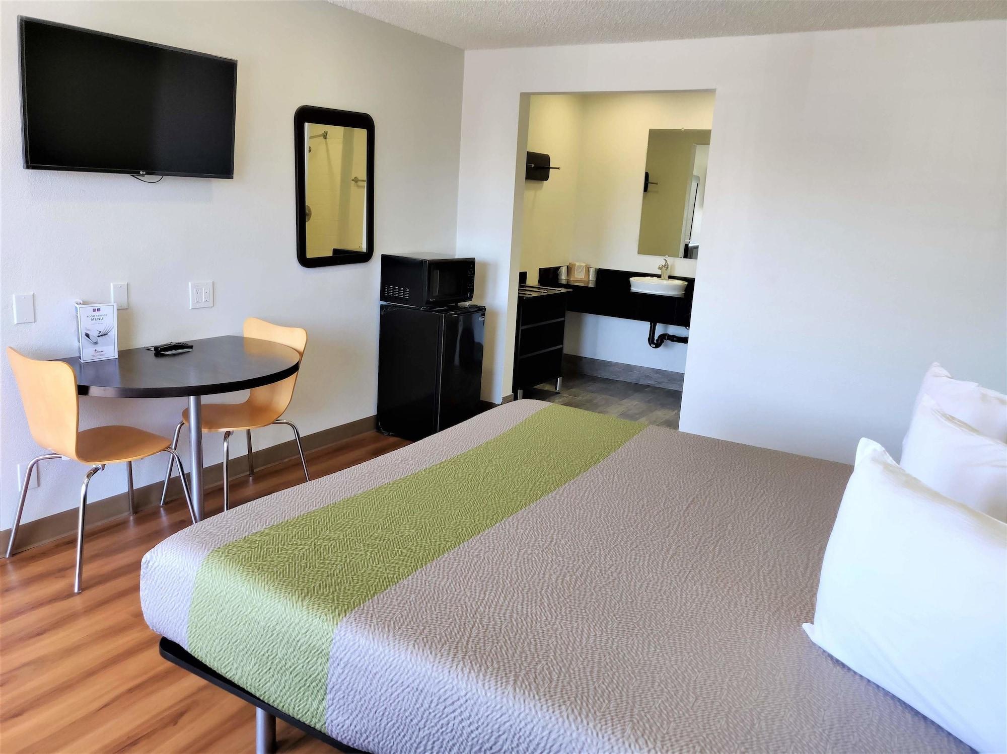 Motel 6-Fresno, Ca - Yosemite Hwy Екстериор снимка