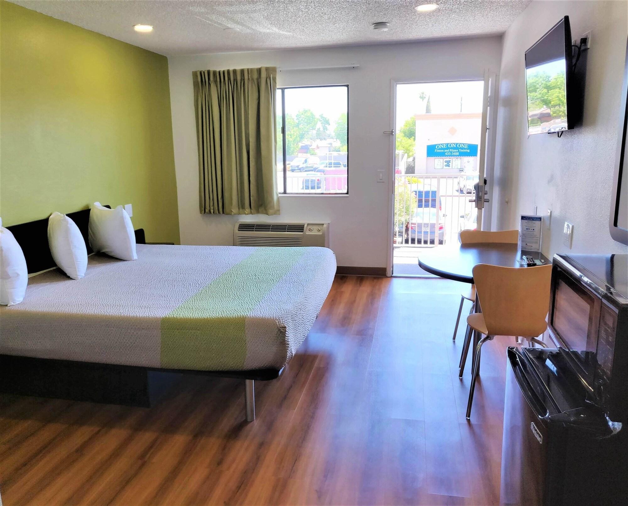 Motel 6-Fresno, Ca - Yosemite Hwy Екстериор снимка