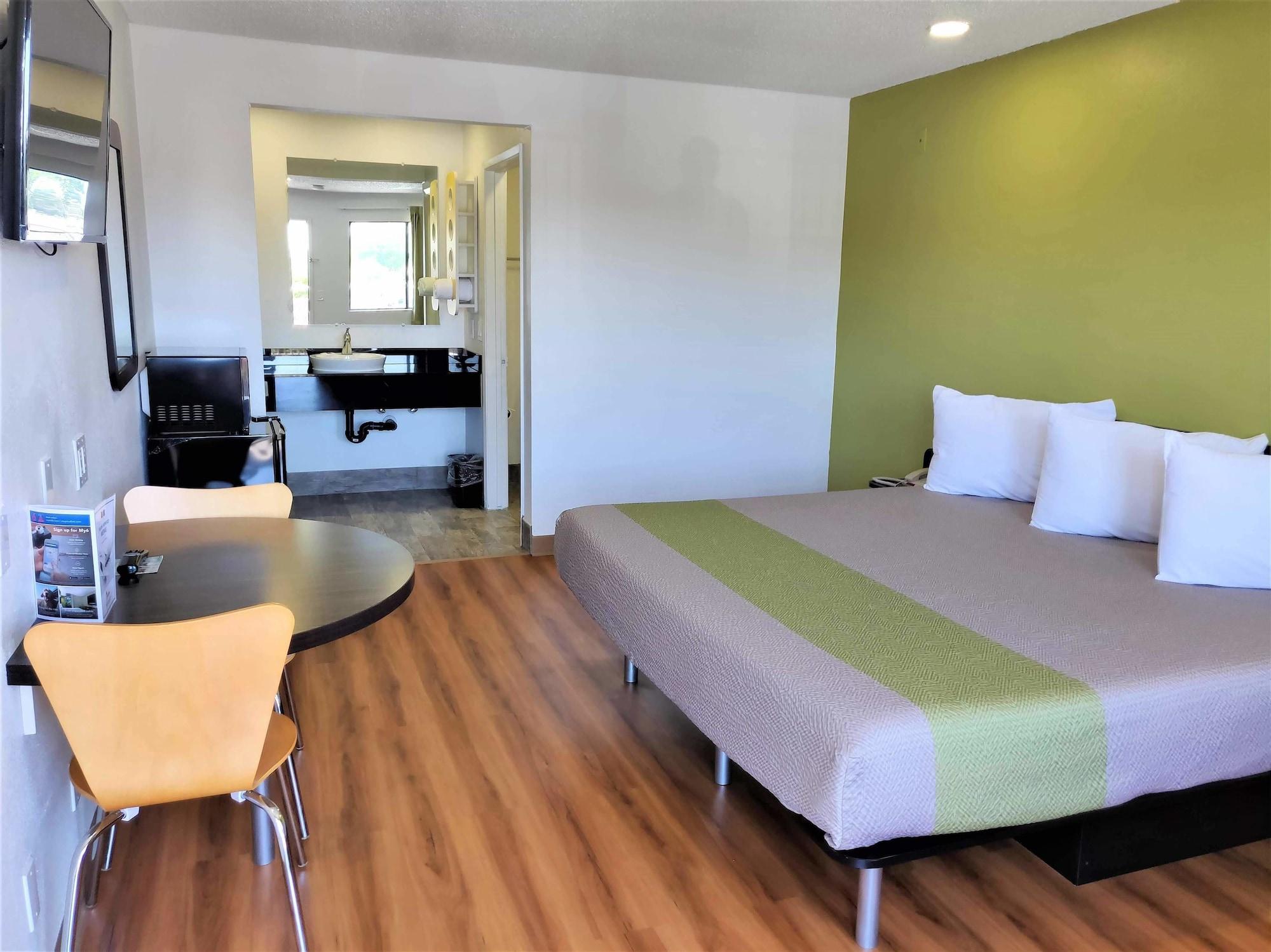 Motel 6-Fresno, Ca - Yosemite Hwy Екстериор снимка