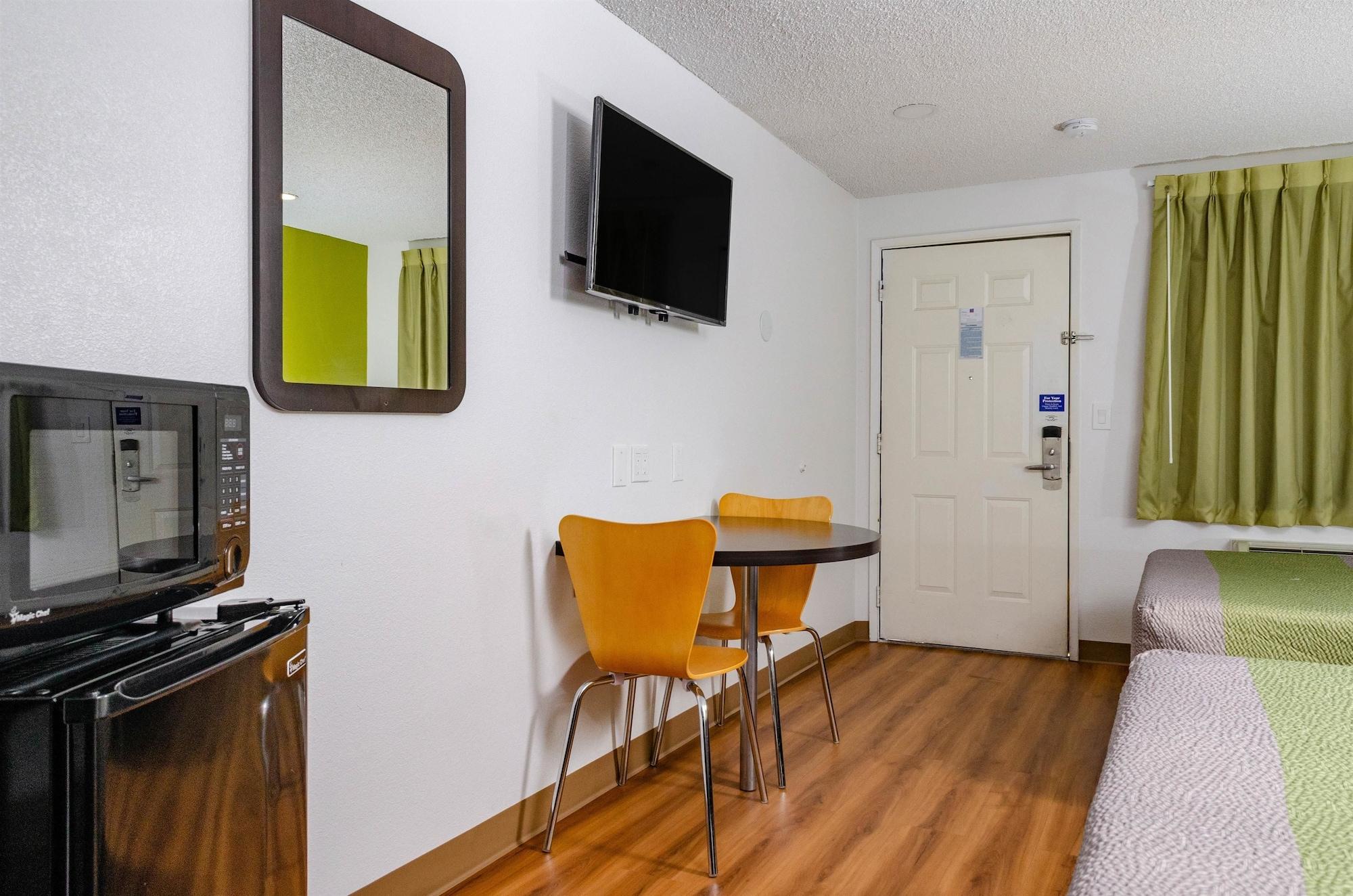 Motel 6-Fresno, Ca - Yosemite Hwy Екстериор снимка