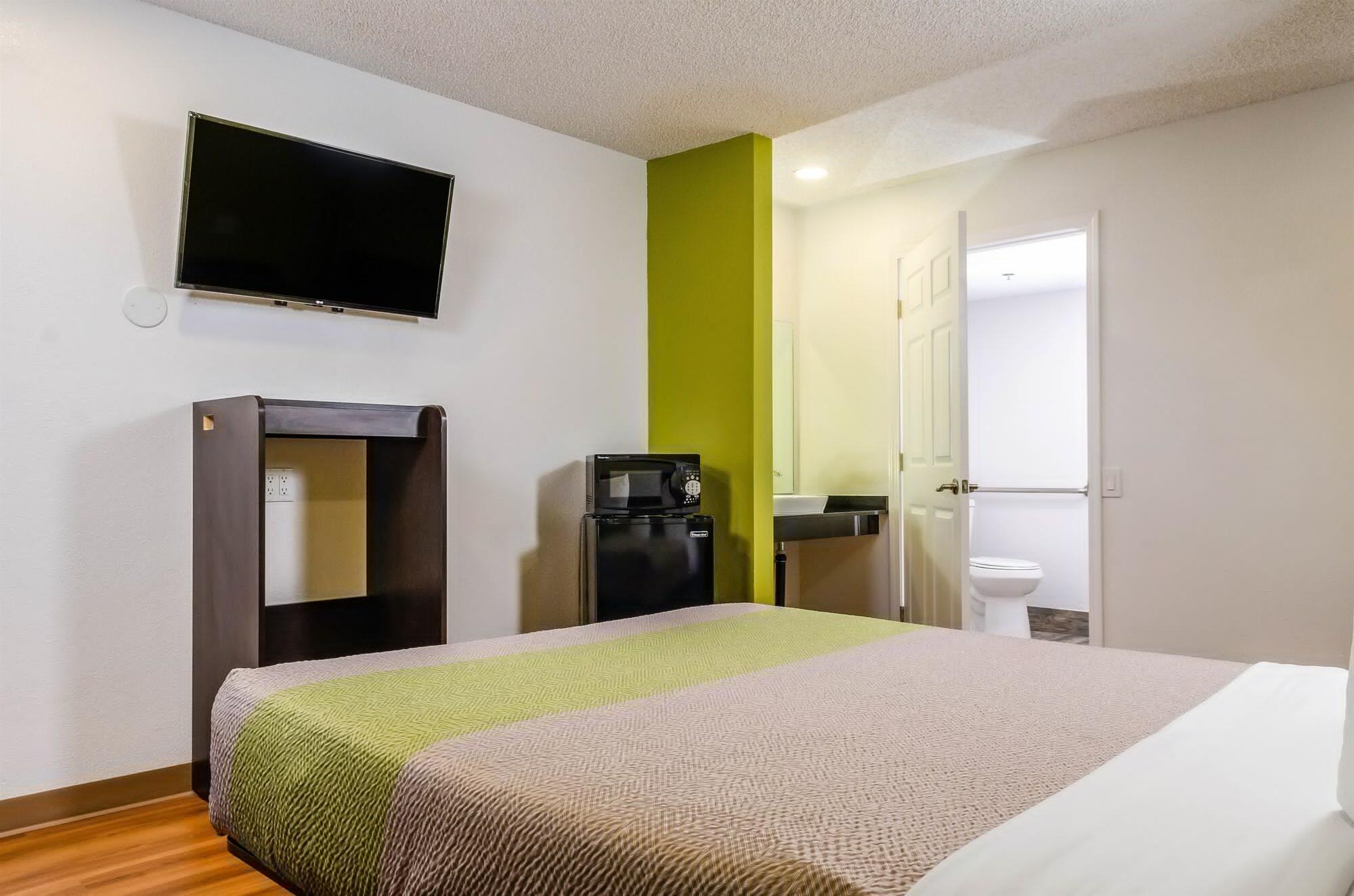 Motel 6-Fresno, Ca - Yosemite Hwy Екстериор снимка