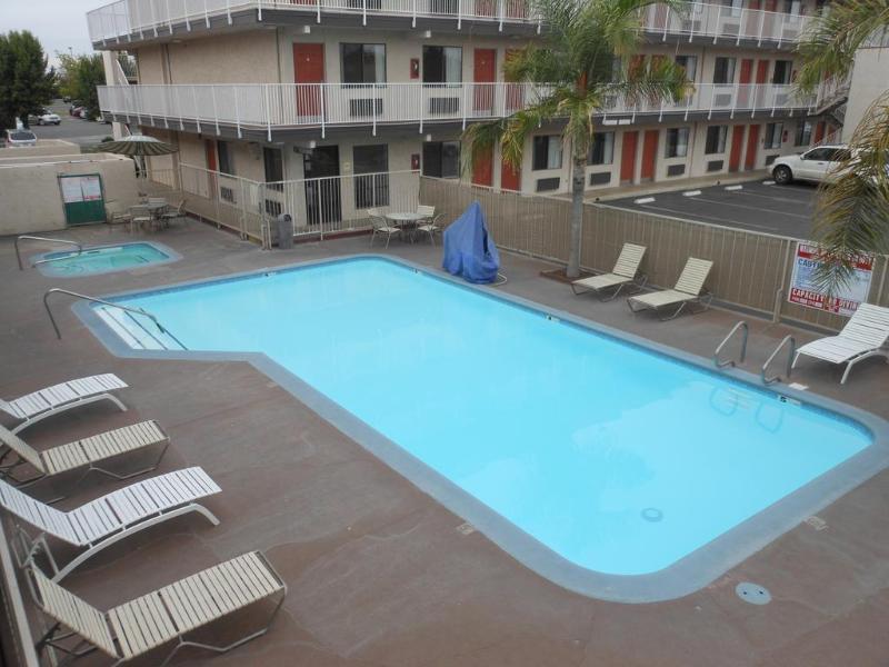 Motel 6-Fresno, Ca - Yosemite Hwy Екстериор снимка