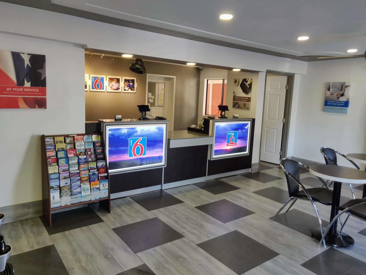 Motel 6-Fresno, Ca - Yosemite Hwy Екстериор снимка