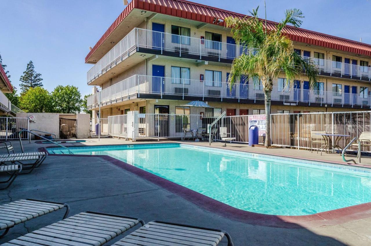 Motel 6-Fresno, Ca - Yosemite Hwy Екстериор снимка