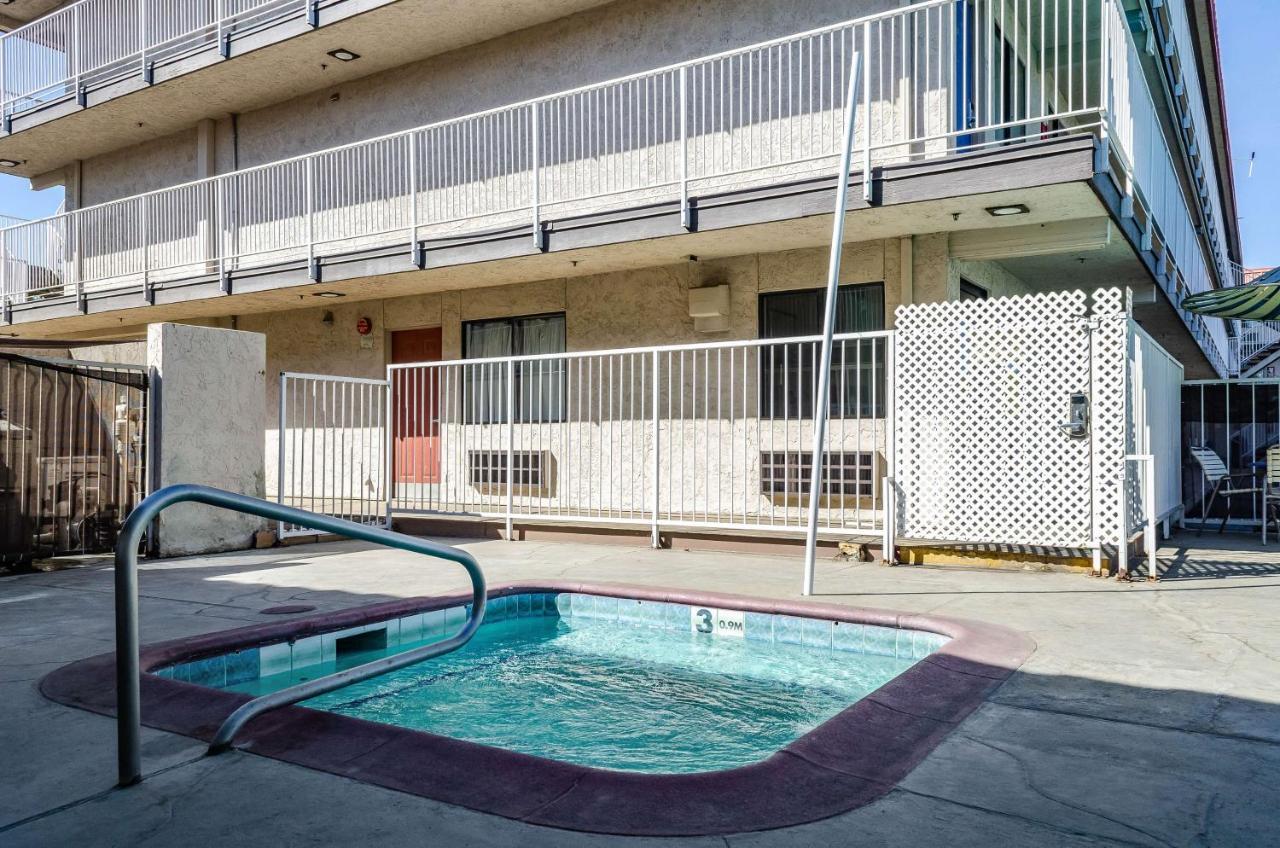 Motel 6-Fresno, Ca - Yosemite Hwy Екстериор снимка